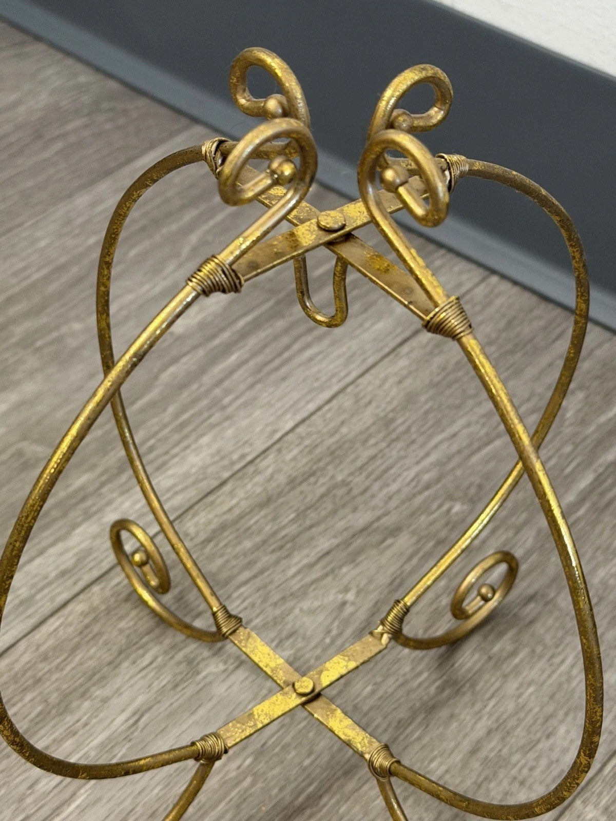PIER 1 IMPORTS Goldtone Foldable Single Ornament Holder Display Stand