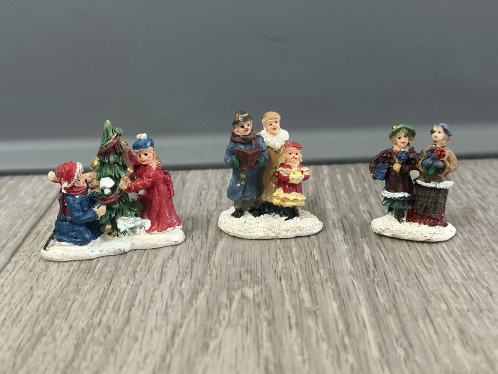 Christmas Village People Holiday Gathering With Christmas Tree Lot of 3 Figures