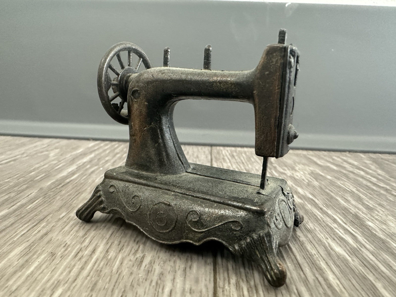 Durham Vintage Miniature Sewing Machine Die-cast Metal 1976 No. 3 Dollhouse