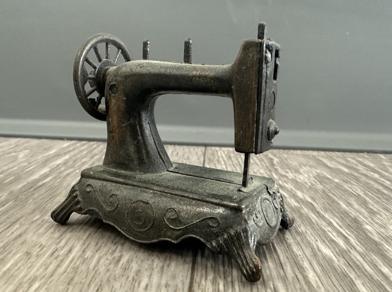 Durham Vintage Miniature Sewing Machine Die-cast Metal 1976 No. 3 Dollhouse