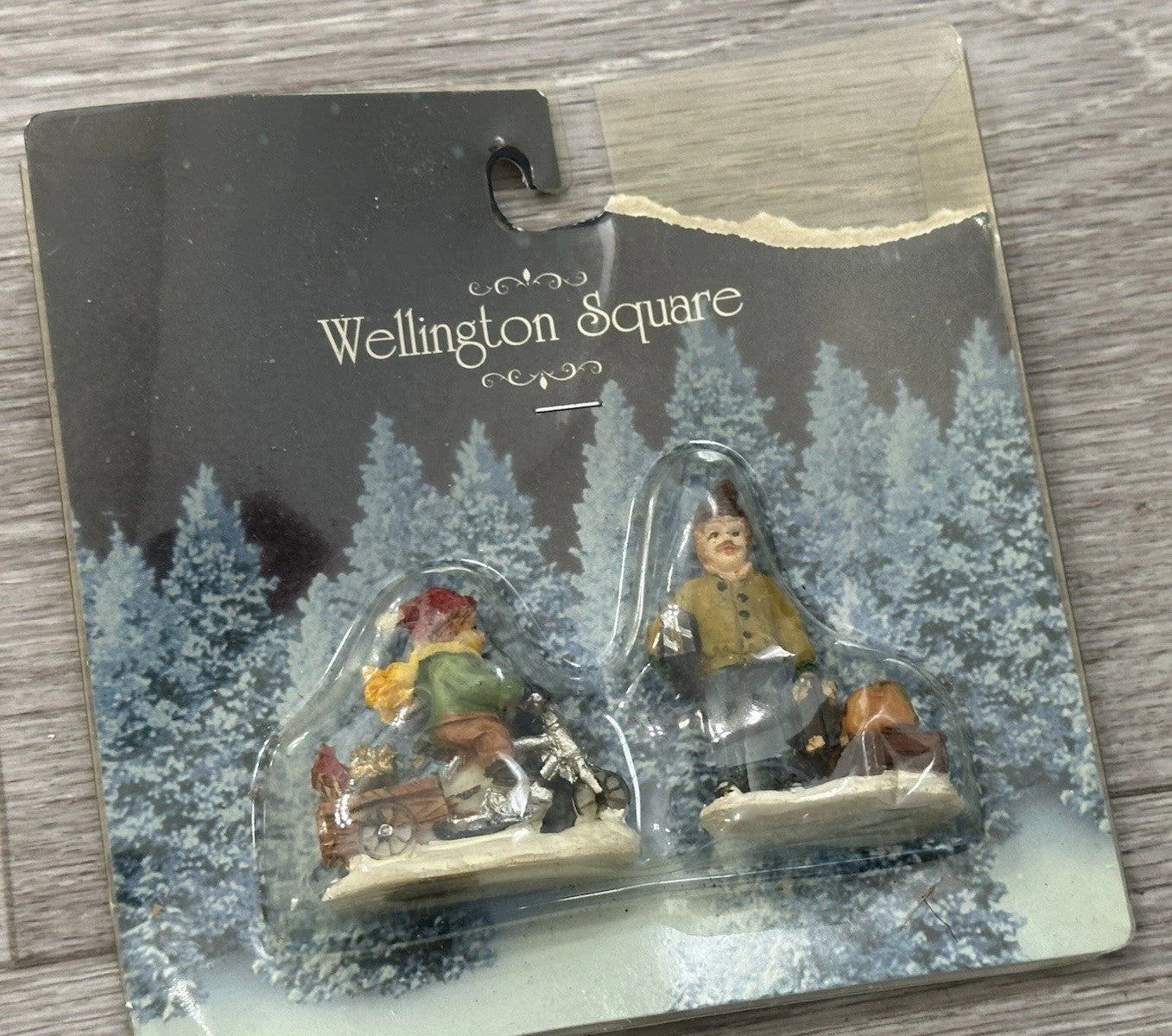 VTG Wellington Square 2004 Collectible Christmas Village Figurines New Old Stock