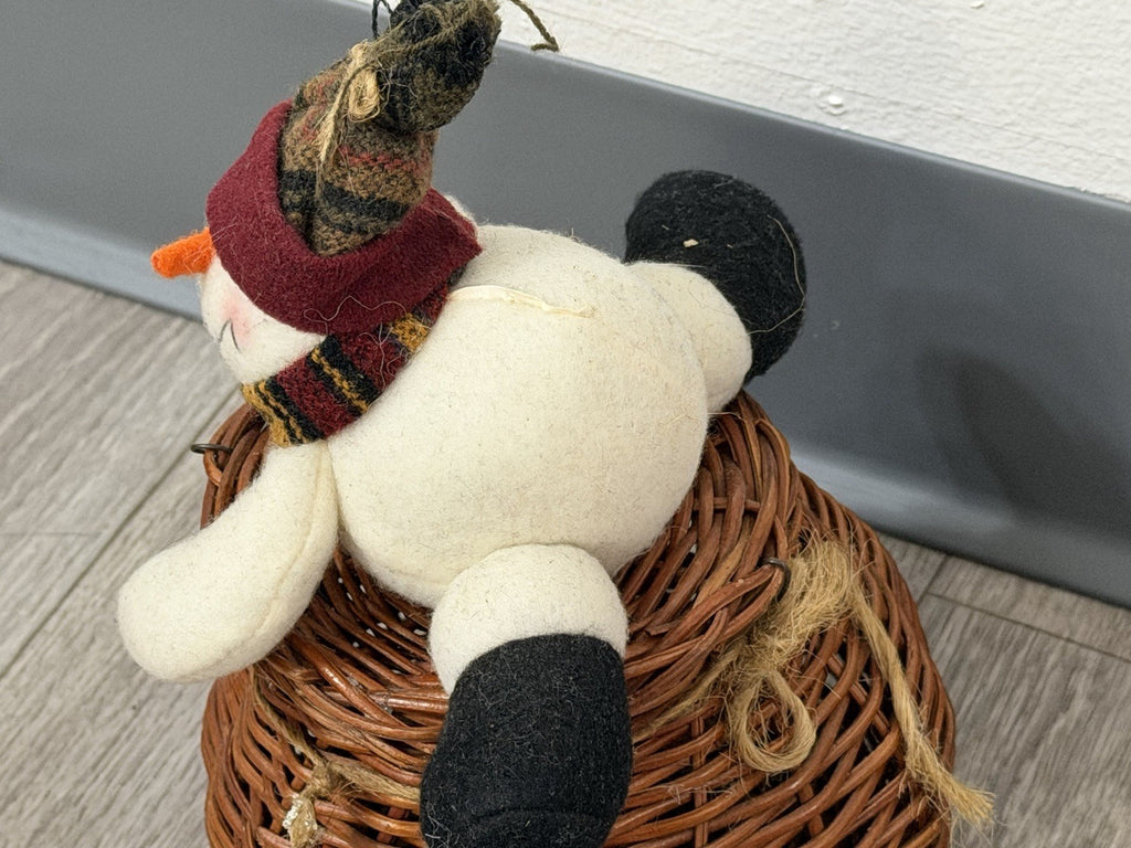 Vintage Adorable Winter Christmas Stuffed Snowman Wicker Basket With Lid 5”