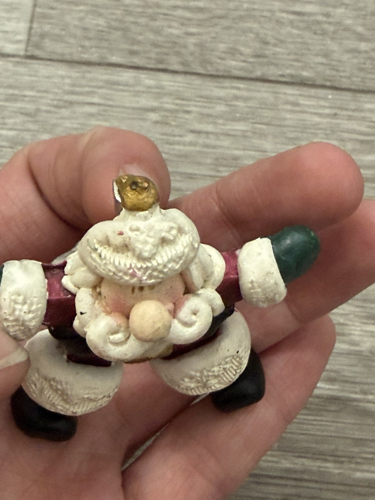 OLDER SANTA CLAUS CHRISTMAS PIN MADE OF DOUGH, RESIN?