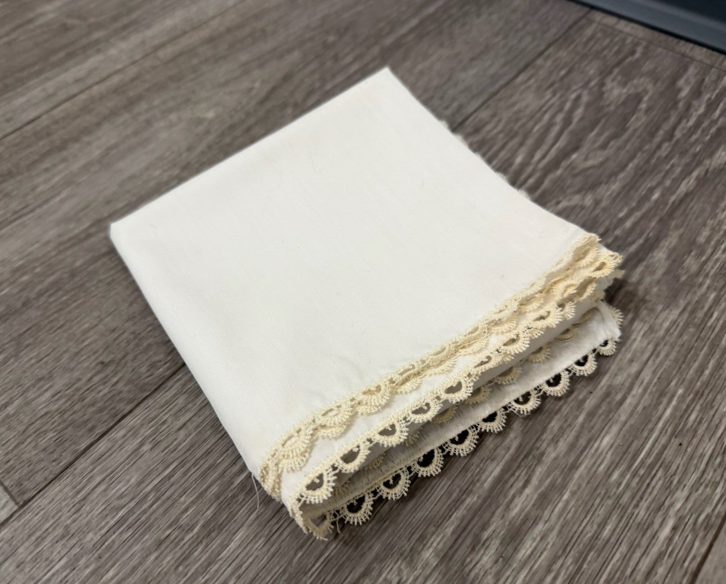 Vintage Handkerchief Crochet Edge 21.5" square approx. unbranded & ordinary