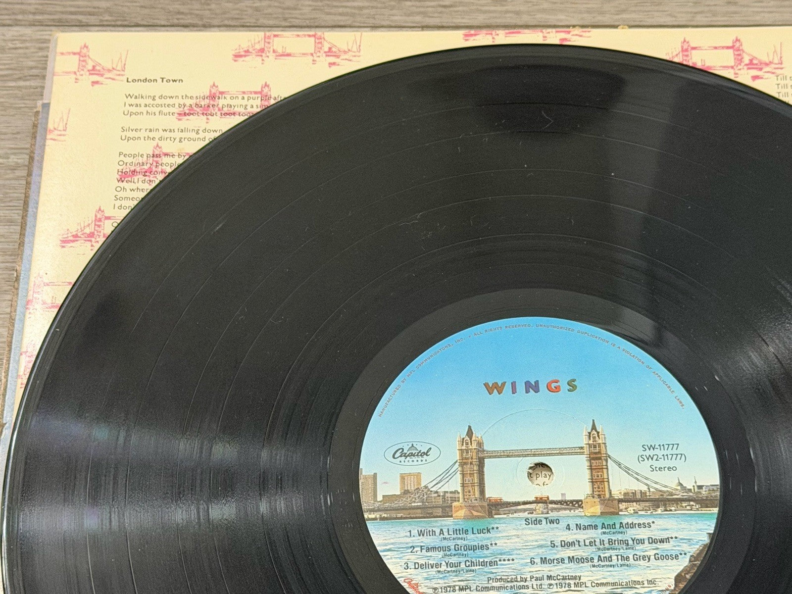 London Town SW-11777 with Poster VG/G+