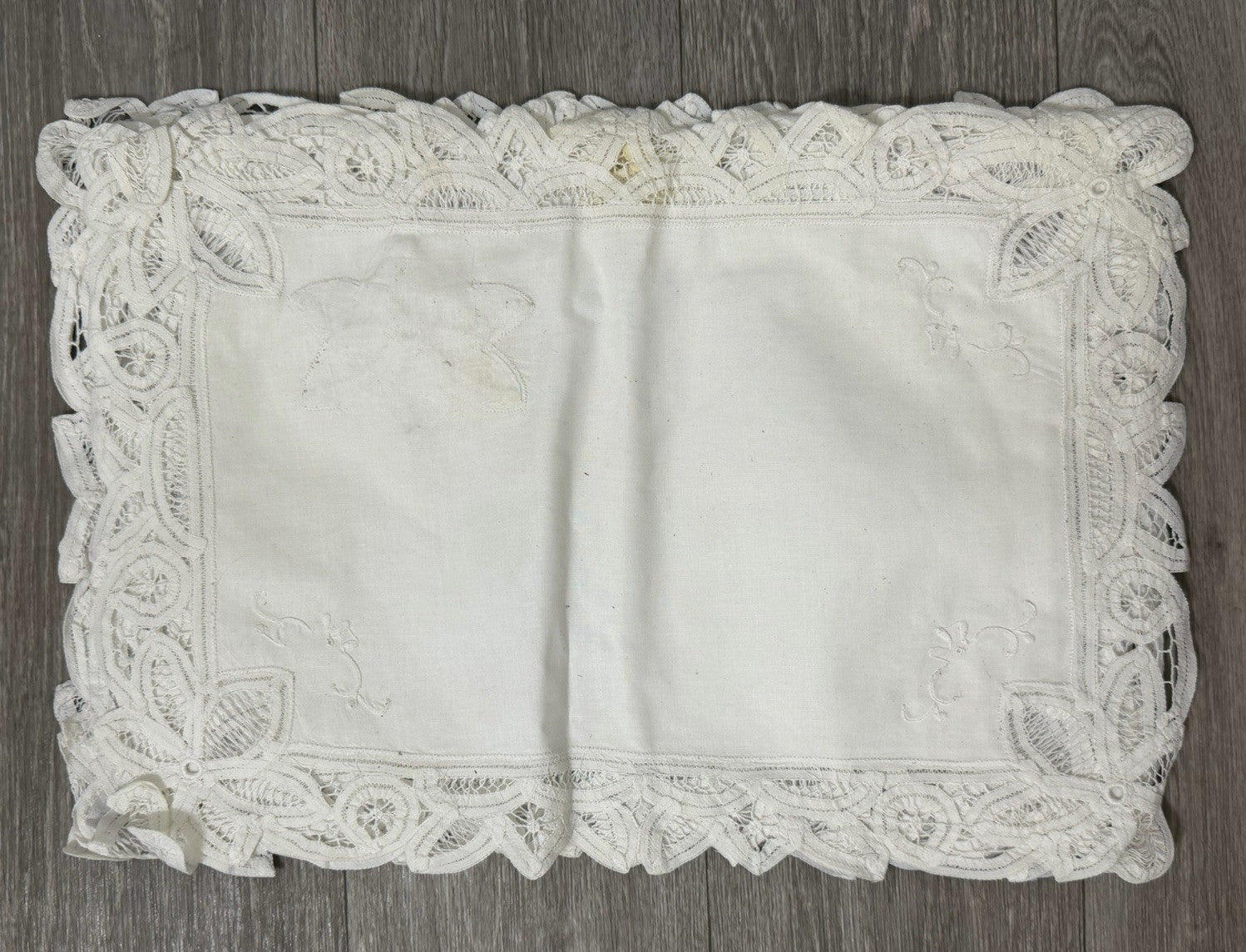 Vtg white cotton 7 napkins intricate lace cutwork 18x13 Set 8 Placemats STAINED