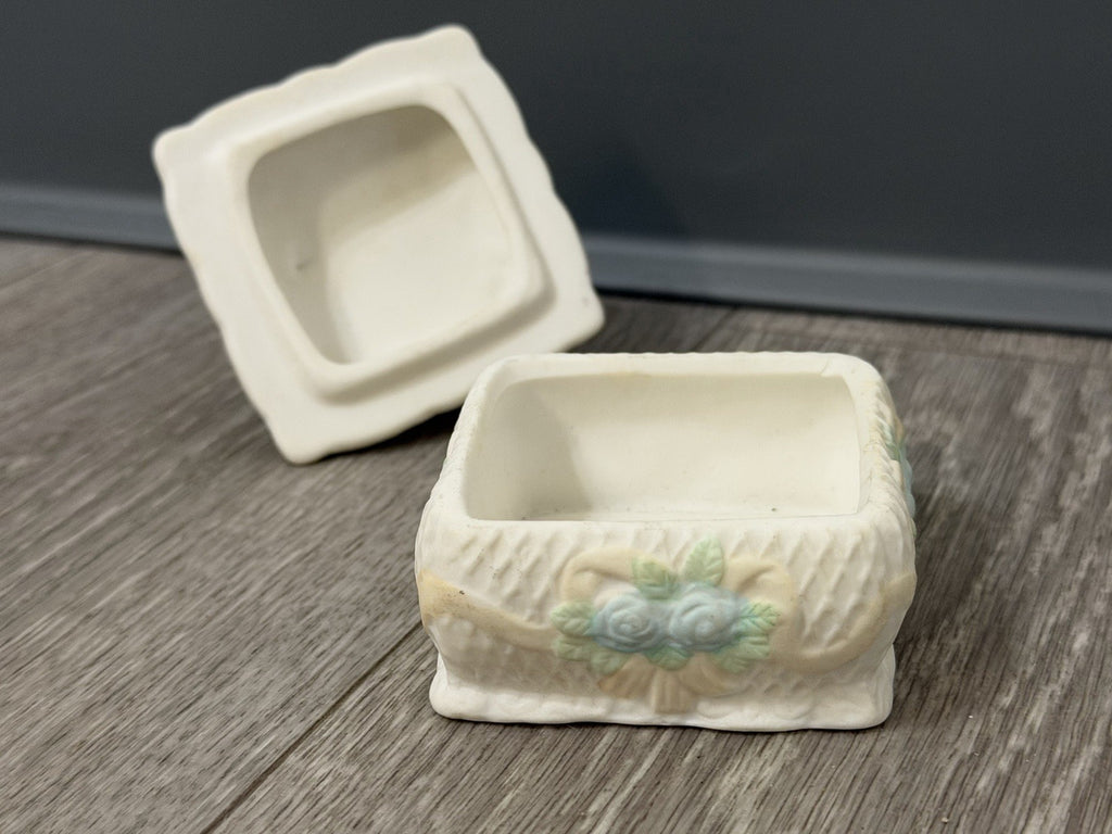 Vintage Porcelain Lovebirds Small Trinket Keepsake Box With Lid BROKEN LEAF Read