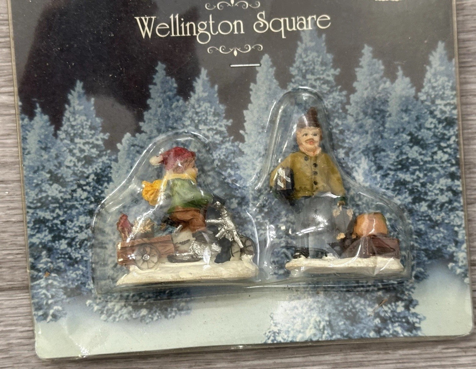 VTG Wellington Square 2004 Collectible Christmas Village Figurines New Old Stock