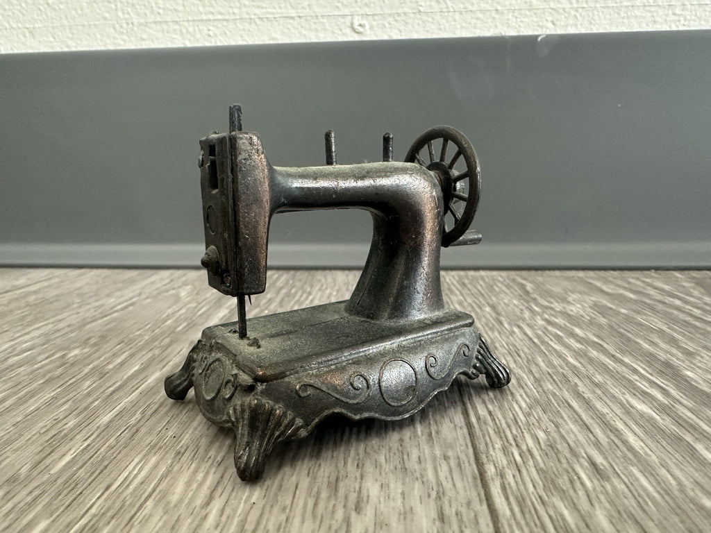 Durham Vintage Miniature Sewing Machine Die-cast Metal 1976 No. 3 Dollhouse