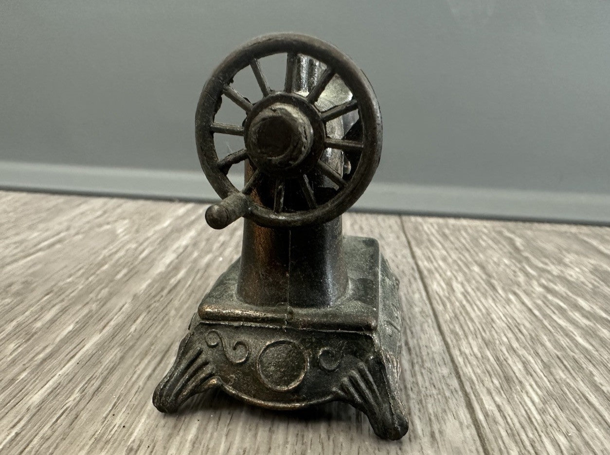 Durham Vintage Miniature Sewing Machine Die-cast Metal 1976 No. 3 Dollhouse