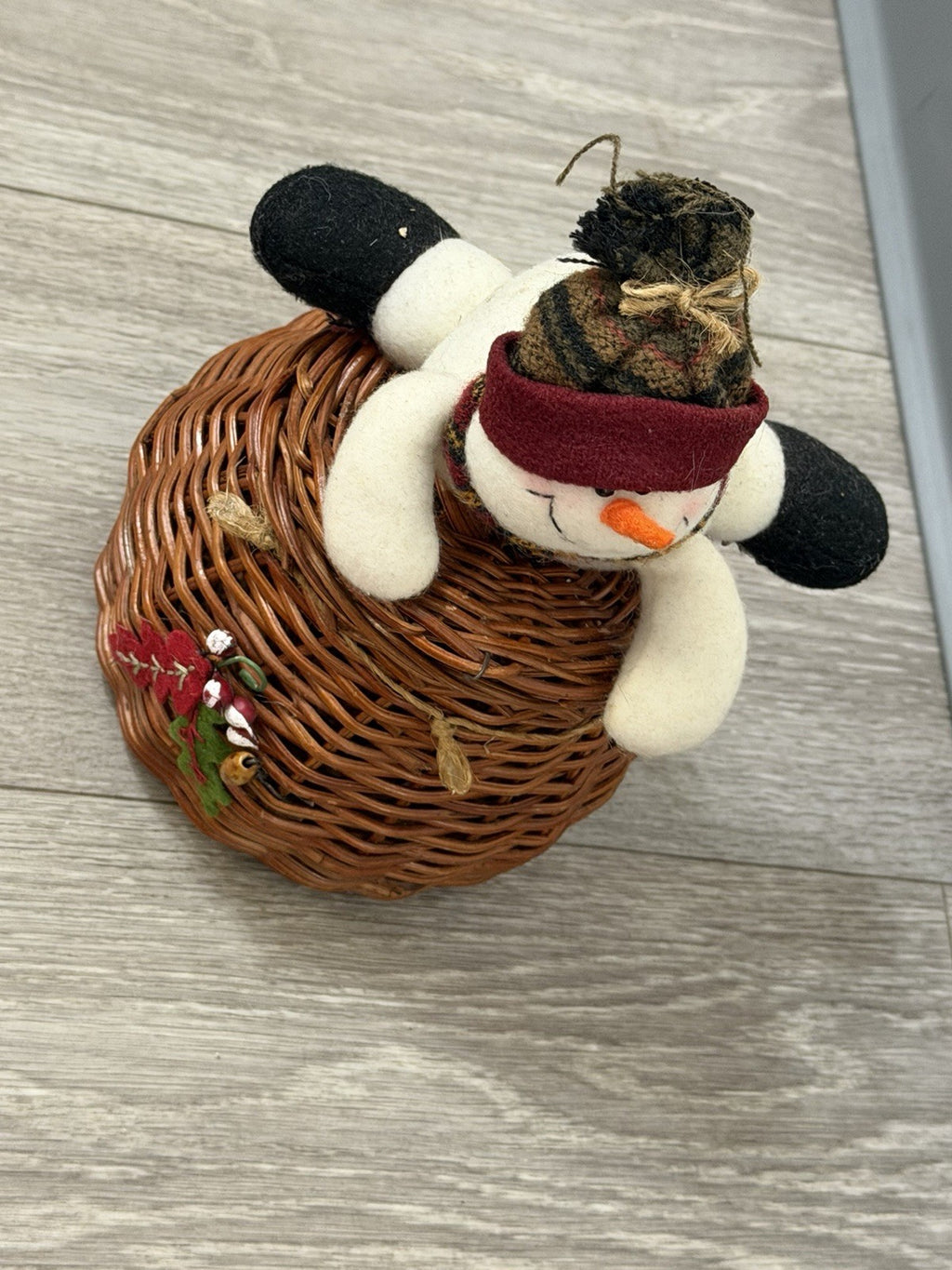 Vintage Adorable Winter Christmas Stuffed Snowman Wicker Basket With Lid 5”