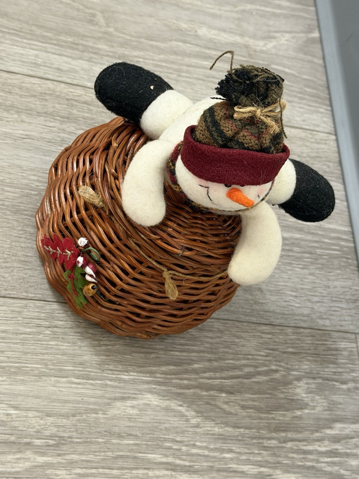 Vintage Adorable Winter Christmas Stuffed Snowman Wicker Basket With Lid 5”