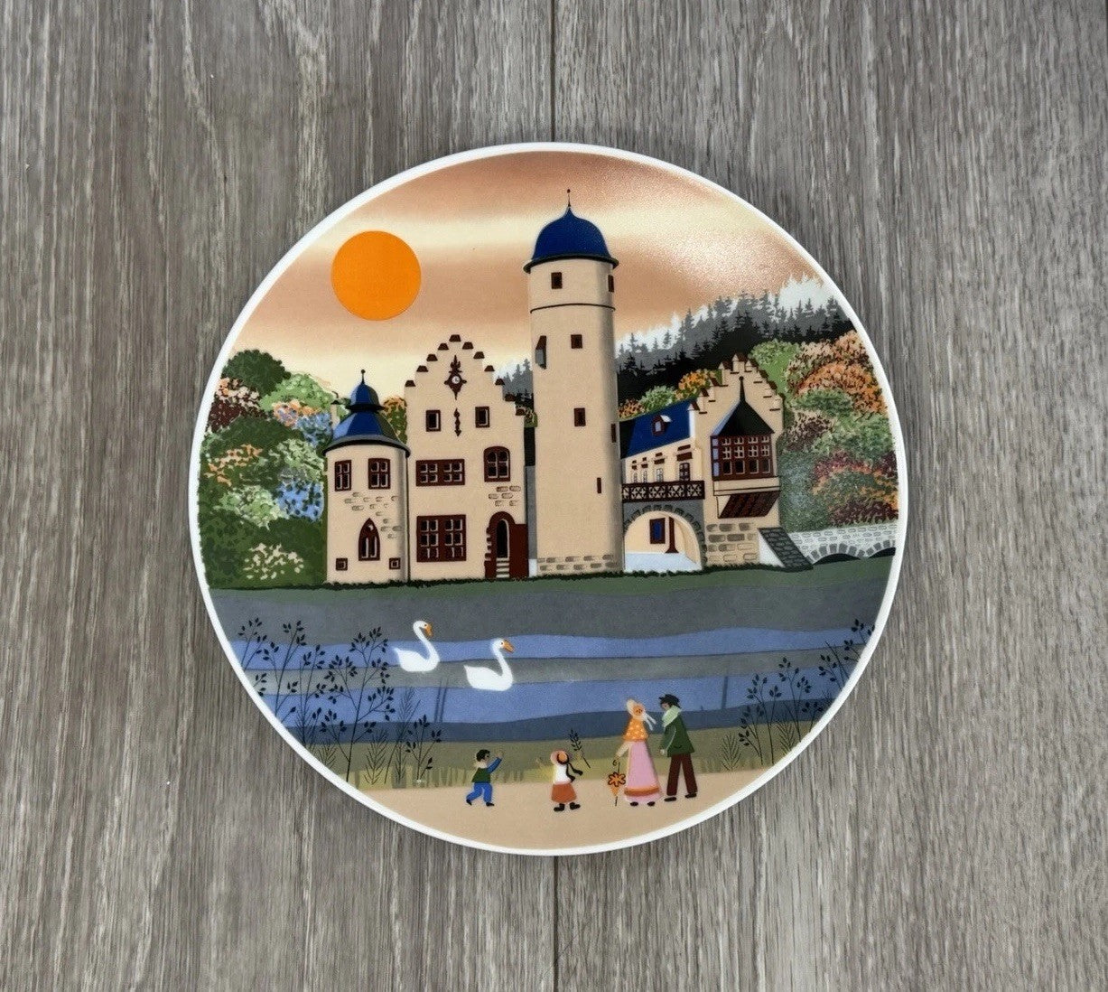 MESPELBRUNN GERMANY Plate 7.75" Diameter Barbara Lurstenhofer Decorative