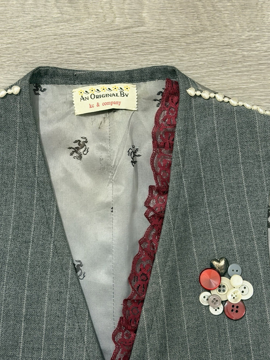 Women’s Vest With Buttons And Faux, Pearl Decorations And Lace ￼