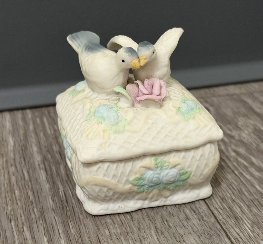 Vintage Porcelain Lovebirds Small Trinket Keepsake Box With Lid BROKEN LEAF Read