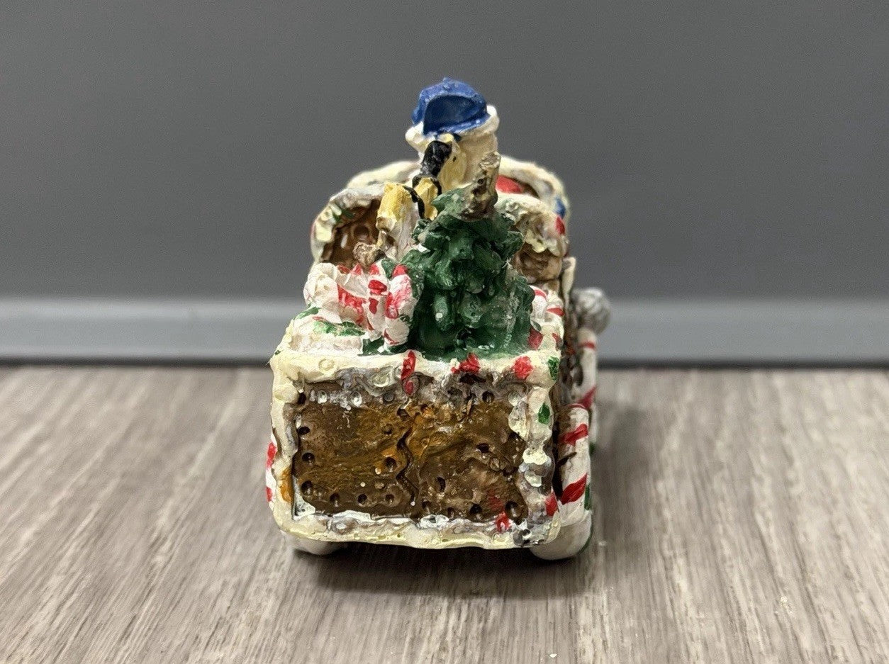 2005 Ginger Frost Lane Santa Claus Gingerbread Car w/ Tree Decoration