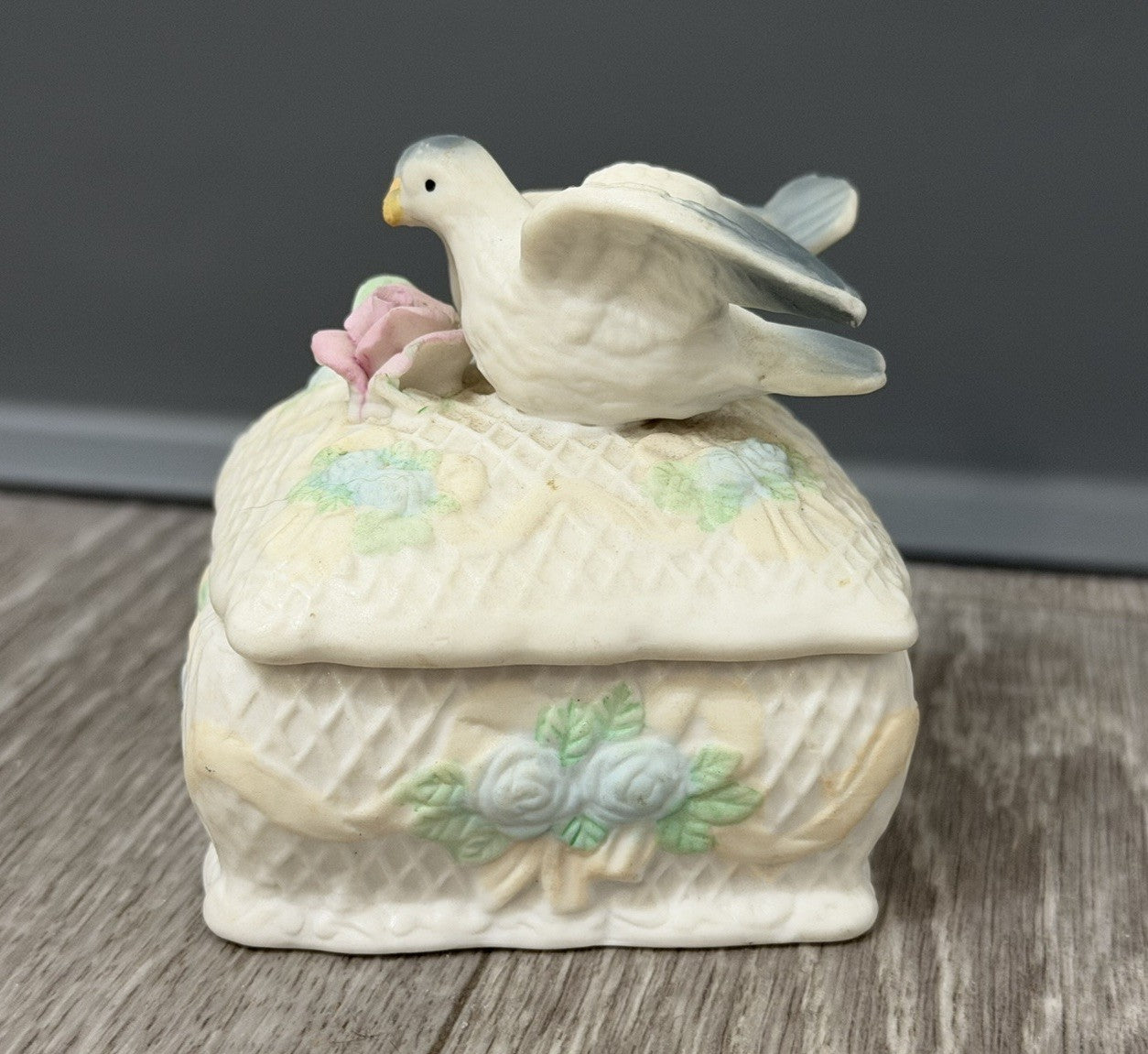 Vintage Porcelain Lovebirds Small Trinket Keepsake Box With Lid BROKEN LEAF Read