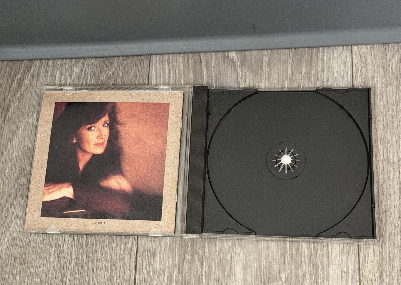 Bonnie Raitt - Luck of the Draw (Jun-1991, Capitol/EMI Records) CASE CRACKED