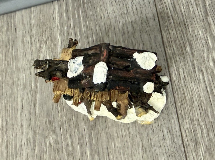 Vtg Cobblestone Corners Club / Tree House Christmas Village Accessory ‘02 Broken