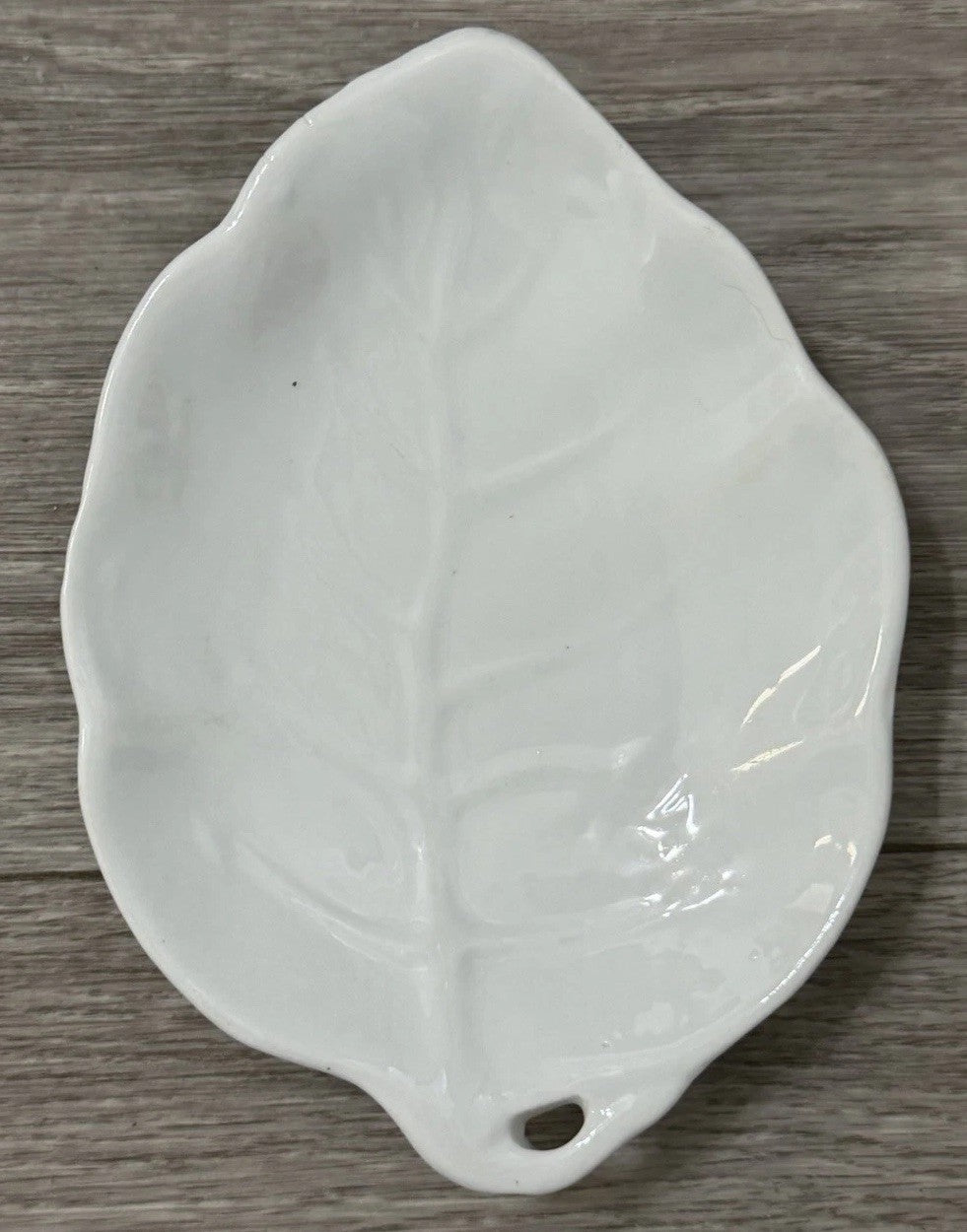 🍃3D Lillian Vernon 6" x 4" White Leaf Soap Dish, Trinket VINTAGE 1987 Botanical