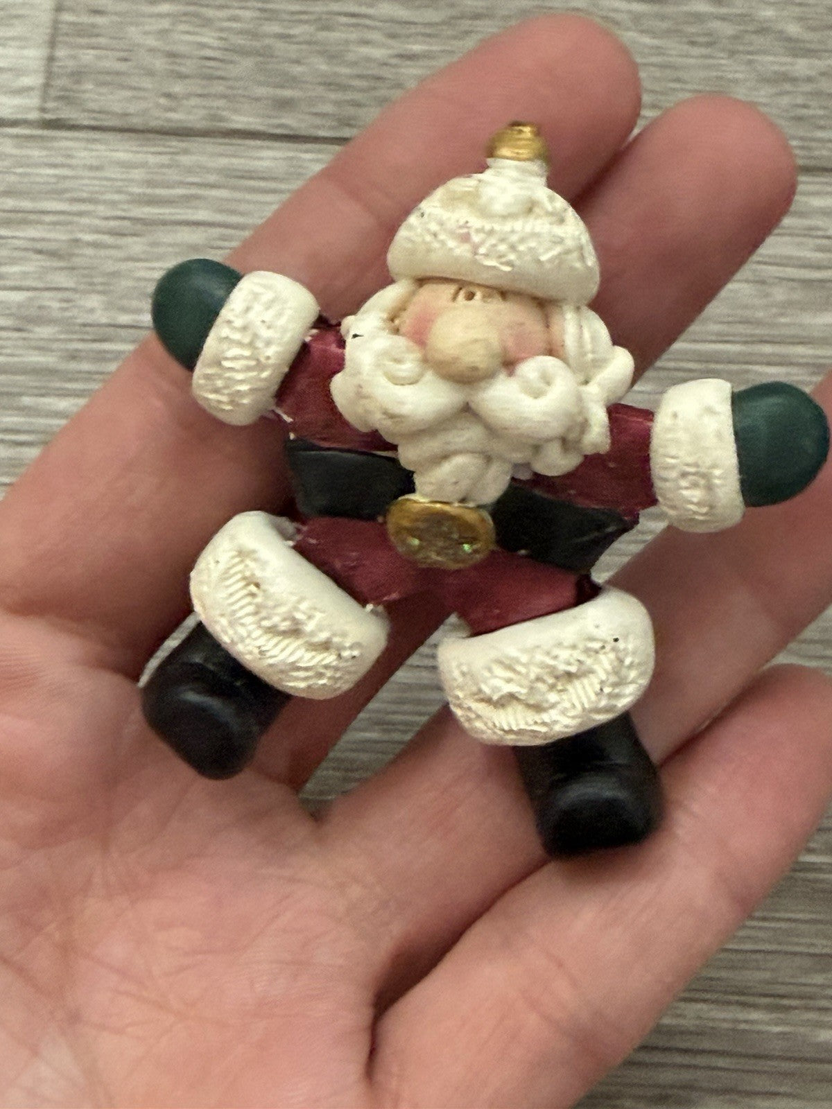 OLDER SANTA CLAUS CHRISTMAS PIN MADE OF DOUGH, RESIN?
