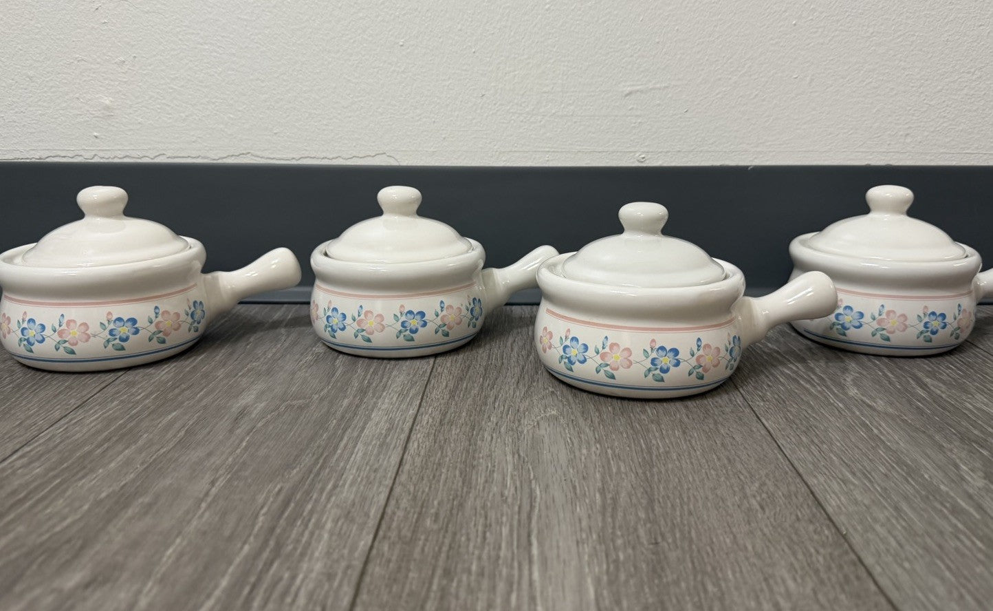 Vintage French Onion Soup Crock Bowl W/ Lid & Handle Blue Pink Flowers Set Of 4