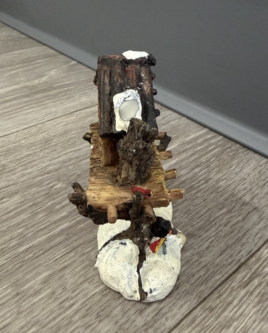 Vtg Cobblestone Corners Club / Tree House Christmas Village Accessory ‘02 Broken