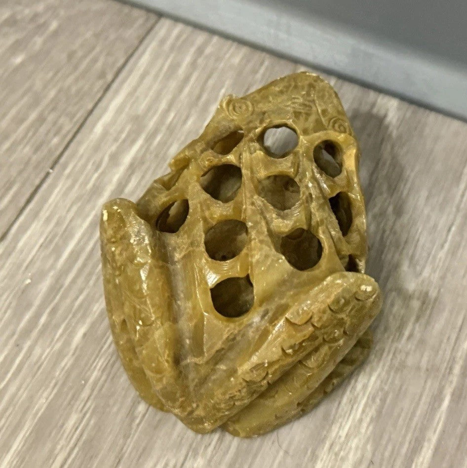 Soap Stone Hand Carved Green Frog Figurine 1 1/4" T x 2 3/4" x 2 1/2" India