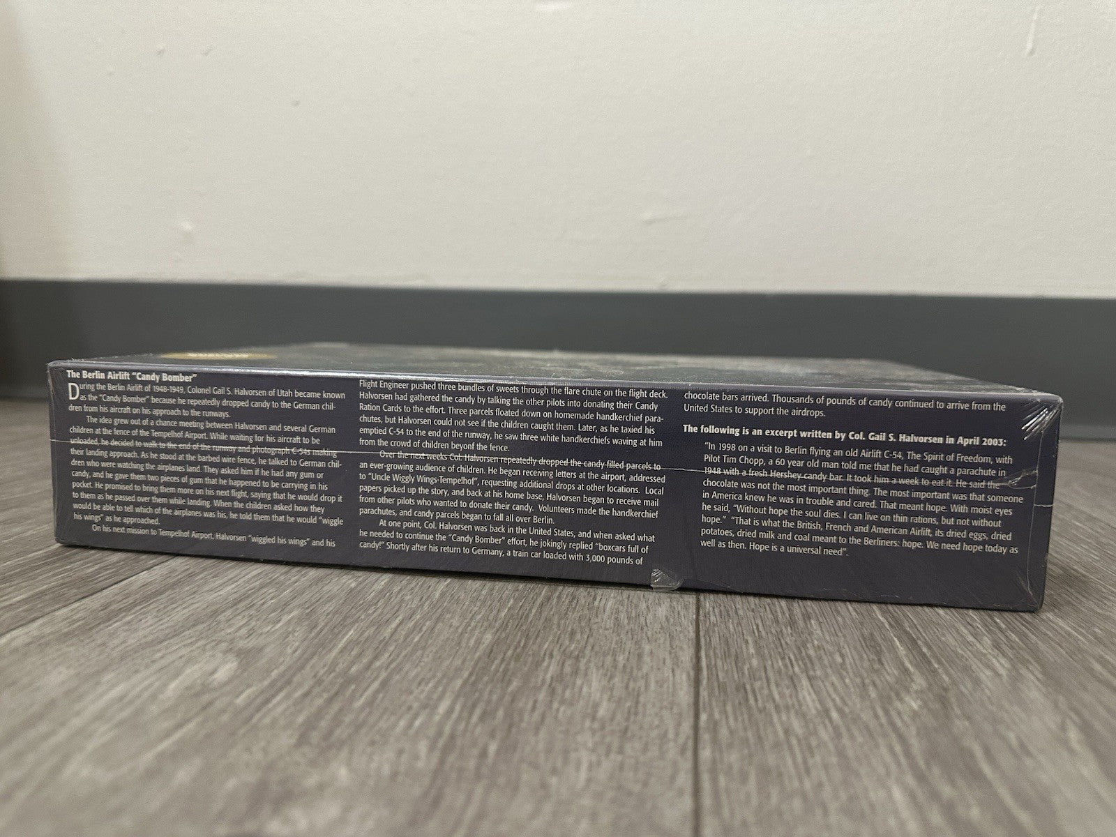 THE Minicraft Collection THE BERLIN AIRCRAFT “Candy Bomber” Puzzle 1000 PCS