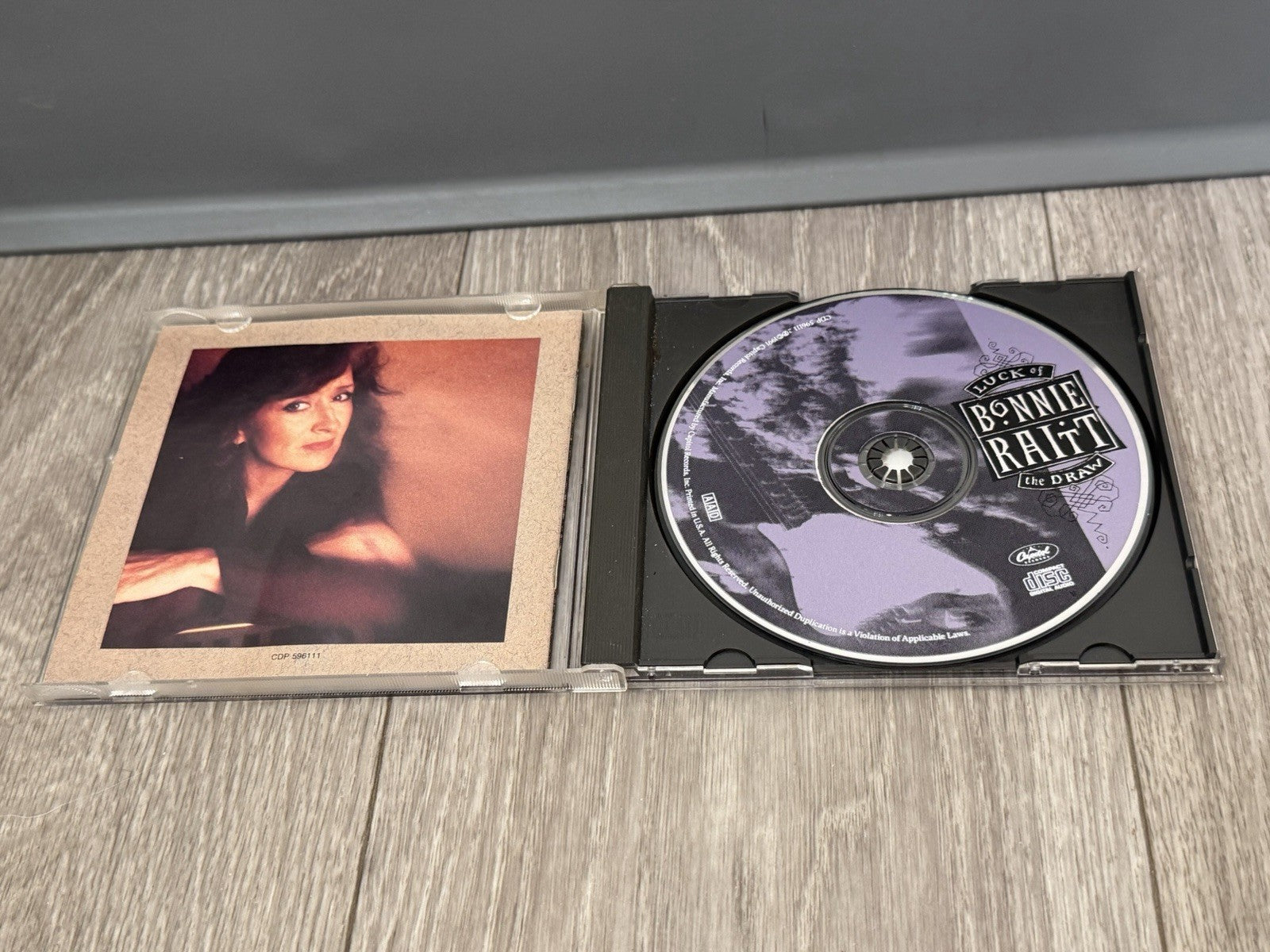 Bonnie Raitt - Luck of the Draw (Jun-1991, Capitol/EMI Records) CASE CRACKED