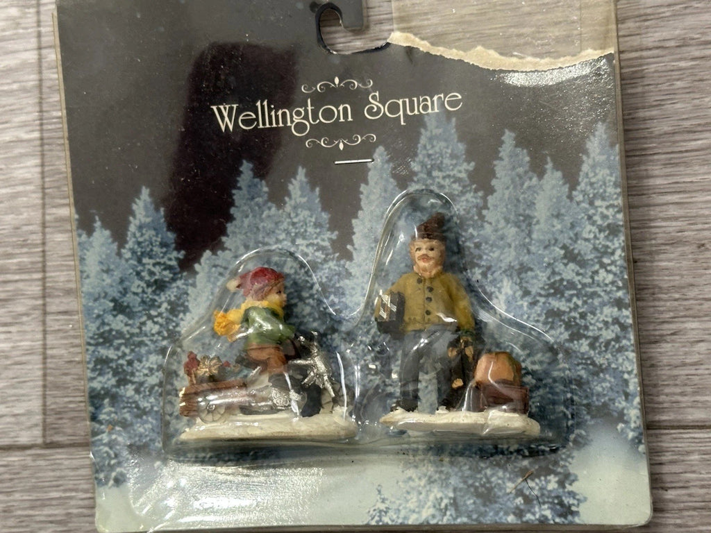 VTG Wellington Square 2004 Collectible Christmas Village Figurines New Old Stock