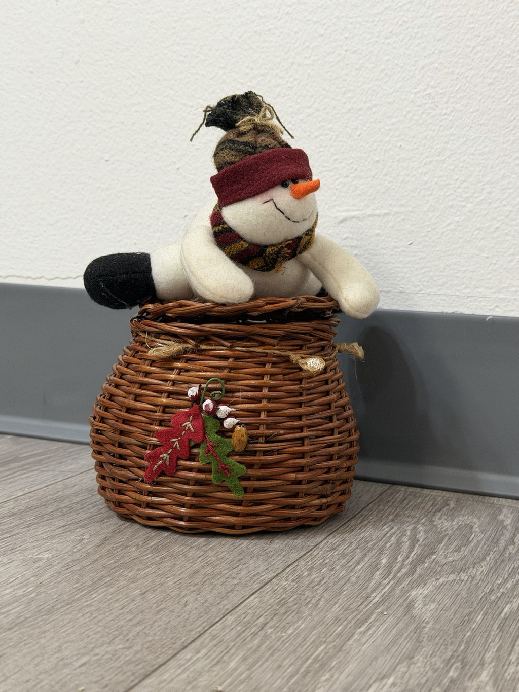 Vintage Adorable Winter Christmas Stuffed Snowman Wicker Basket With Lid 5”