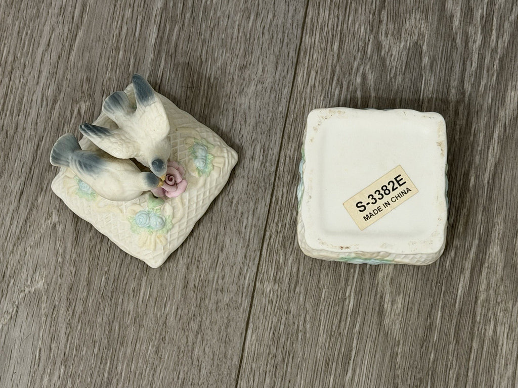 Vintage Porcelain Lovebirds Small Trinket Keepsake Box With Lid BROKEN LEAF Read