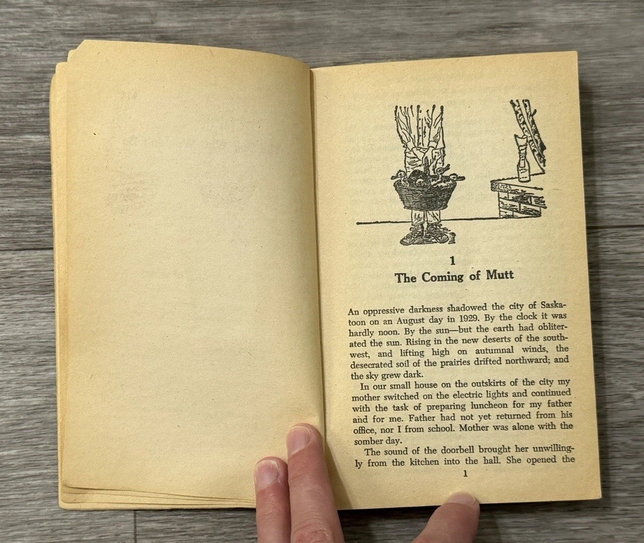 The Dog Who Wouldn't Be Mass Market Paperbound Farley Mowat