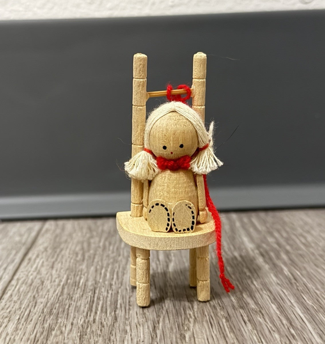 VINTAGE WOODEN GIRL SITTING ON CHAIR 3.25” ORNAMENT MADE IN TAIWAN (CB4408)