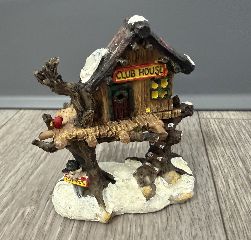 Vtg Cobblestone Corners Club / Tree House Christmas Village Accessory ‘02 Broken