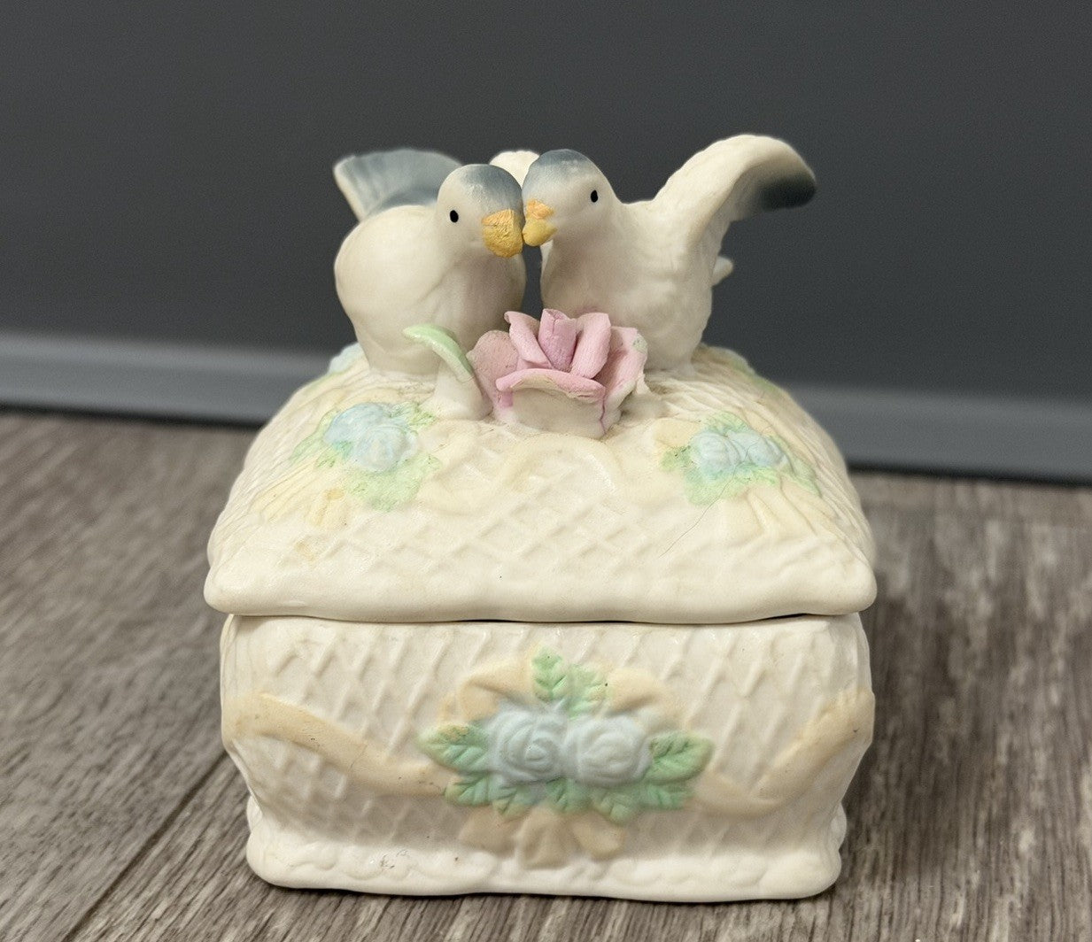 Vintage Porcelain Lovebirds Small Trinket Keepsake Box With Lid BROKEN LEAF Read