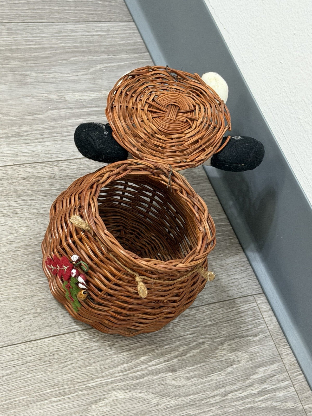 Vintage Adorable Winter Christmas Stuffed Snowman Wicker Basket With Lid 5”