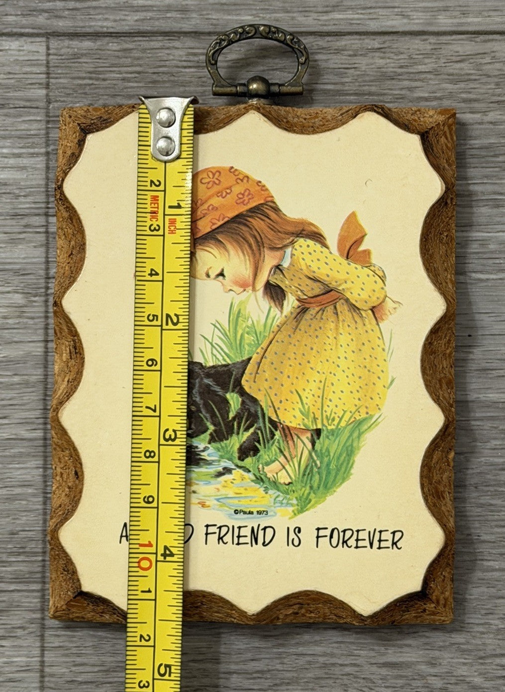 Vintage 1973 Paula Cutes Small Wooden Wall Plaque ~ " A Good Friend is Forever "