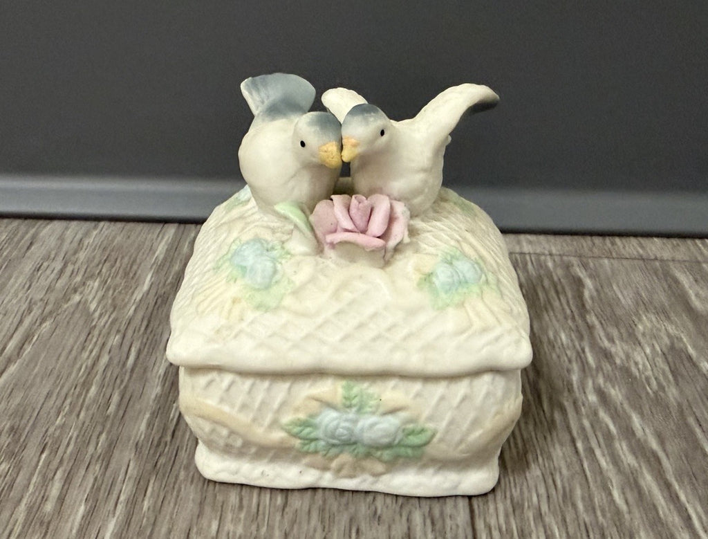 Vintage Porcelain Lovebirds Small Trinket Keepsake Box With Lid BROKEN LEAF Read