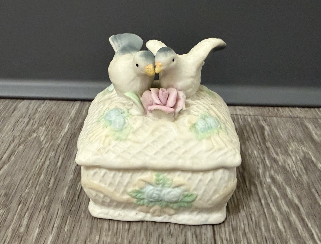 Vintage Porcelain Lovebirds Small Trinket Keepsake Box With Lid BROKEN LEAF Read