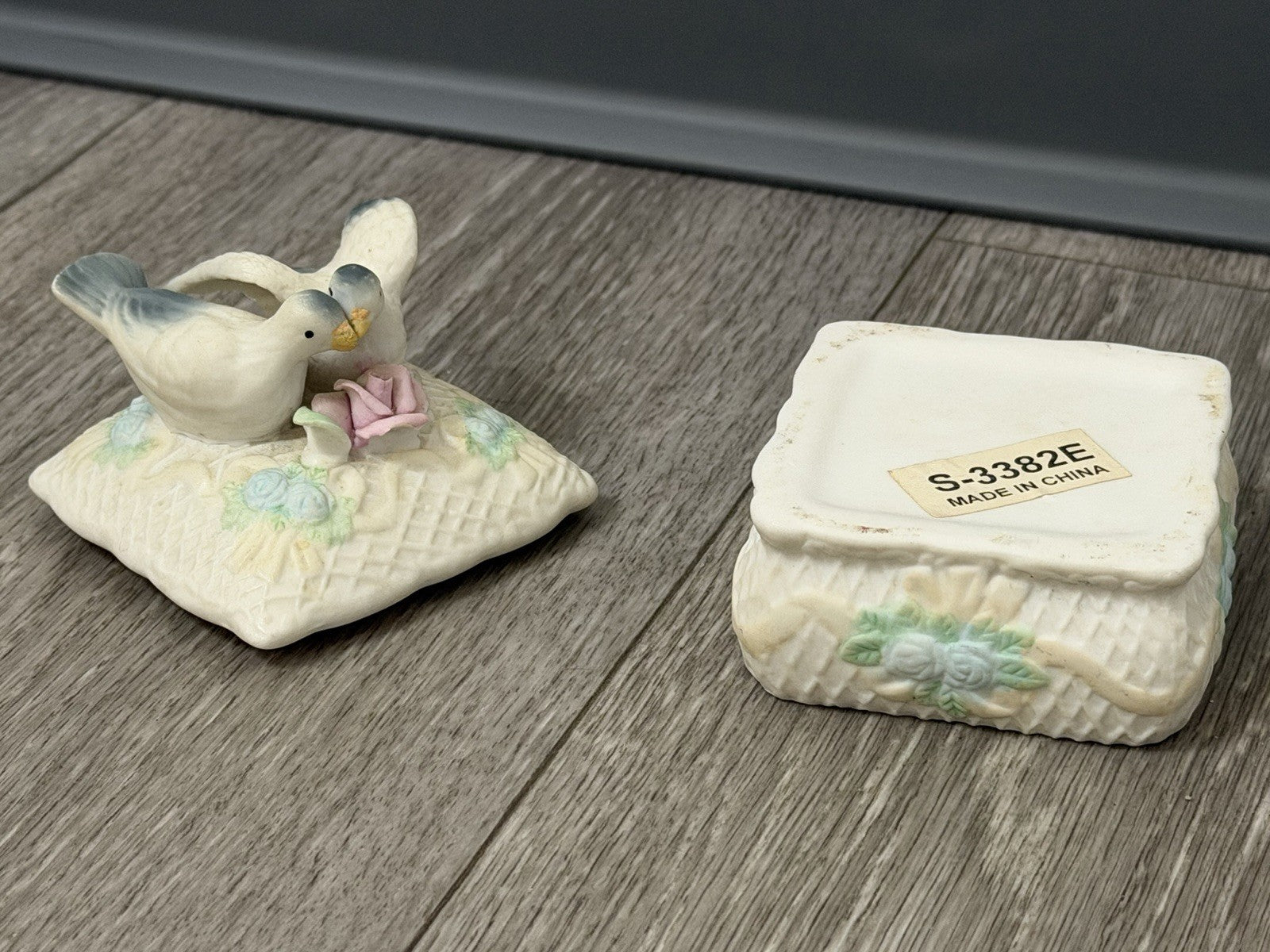 Vintage Porcelain Lovebirds Small Trinket Keepsake Box With Lid BROKEN LEAF Read