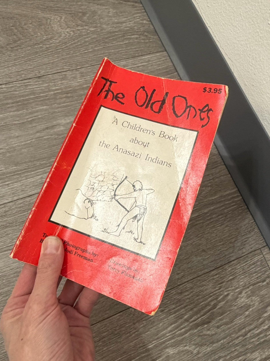 VINTAGE - The Old Ones: Children's Books About the Anasazi Indians
