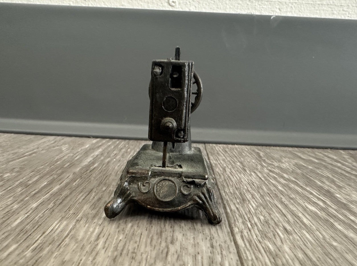 Durham Vintage Miniature Sewing Machine Die-cast Metal 1976 No. 3 Dollhouse