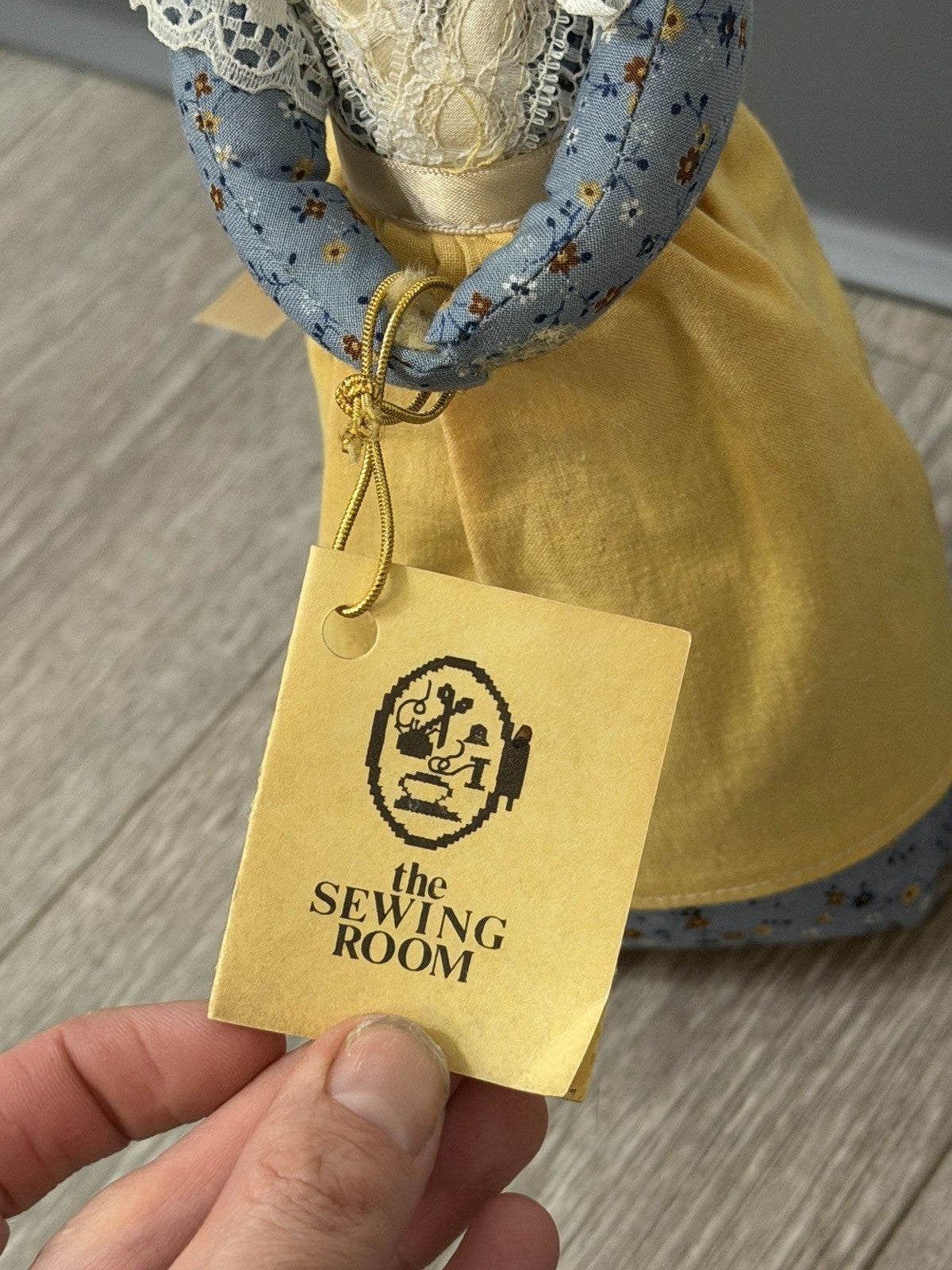 VTG 90s/2000s Woman With Bonnet  Faceless Folk Art Country Doll With Tag 9.5”