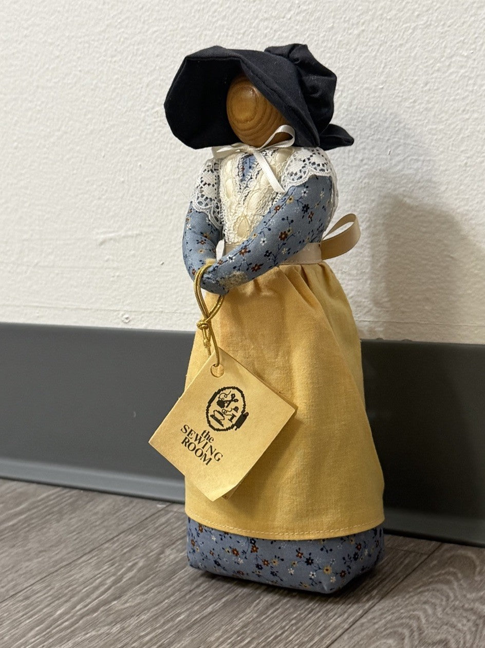 VTG 90s/2000s Woman With Bonnet  Faceless Folk Art Country Doll With Tag 9.5”