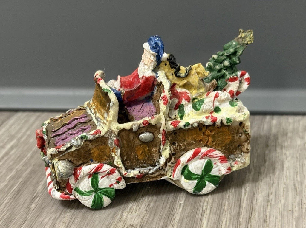 2005 Ginger Frost Lane Santa Claus Gingerbread Car w/ Tree Decoration