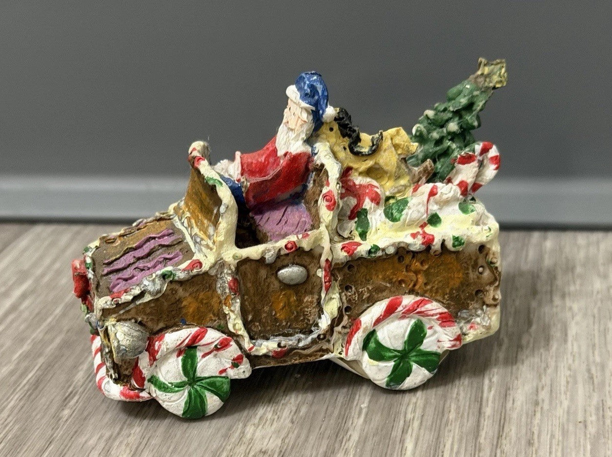 2005 Ginger Frost Lane Santa Claus Gingerbread Car w/ Tree Decoration