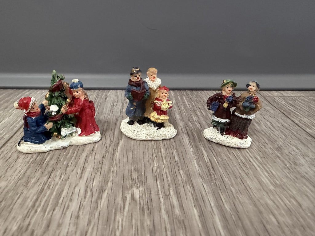 Christmas Village People Holiday Gathering With Christmas Tree Lot of 3 Figures