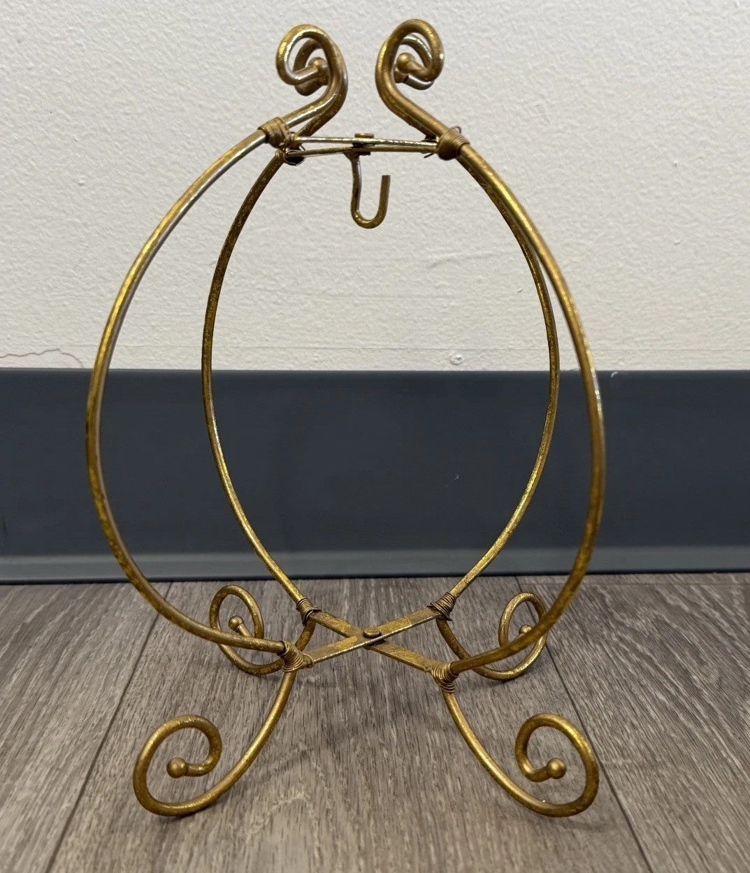 PIER 1 IMPORTS Goldtone Foldable Single Ornament Holder Display Stand